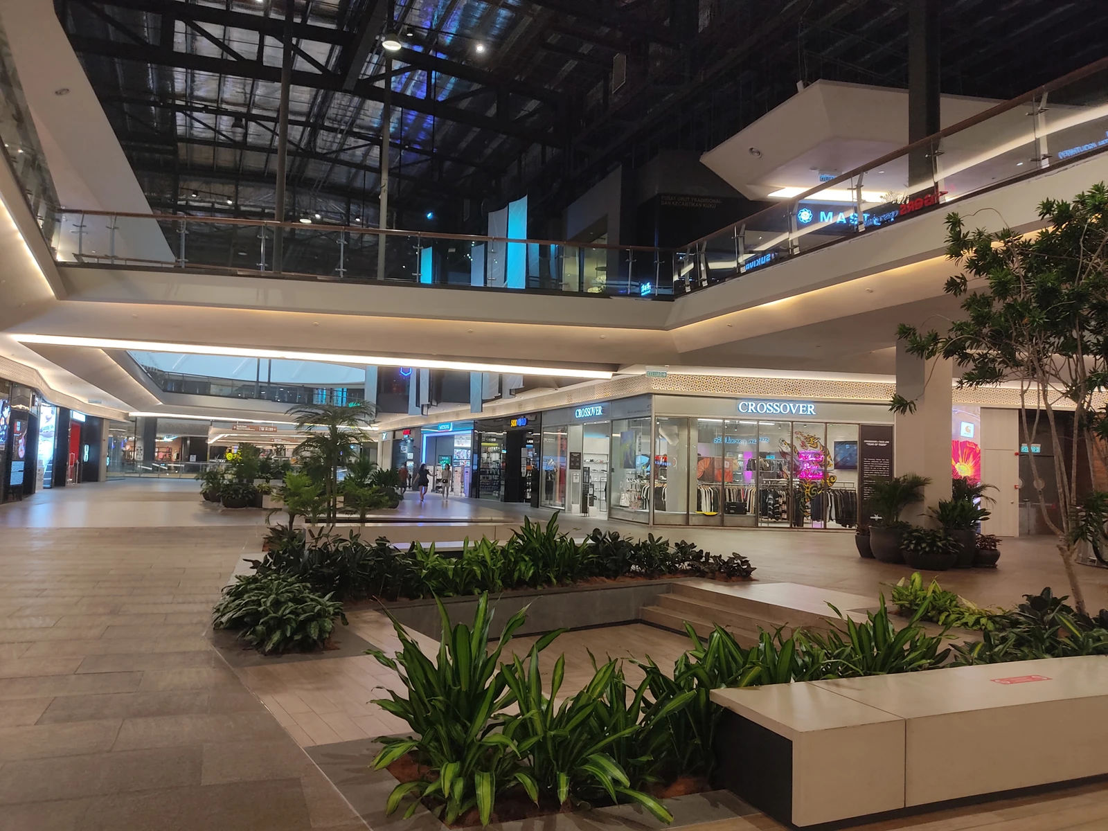 Mid Valley Southkey indoor shopping walkways photographed in March 2022, not the featured restaurants or dishes